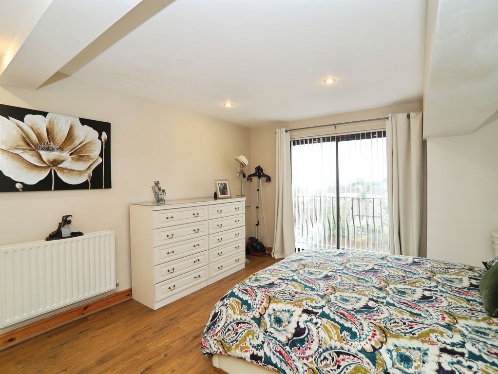 Property photo 3 of 27