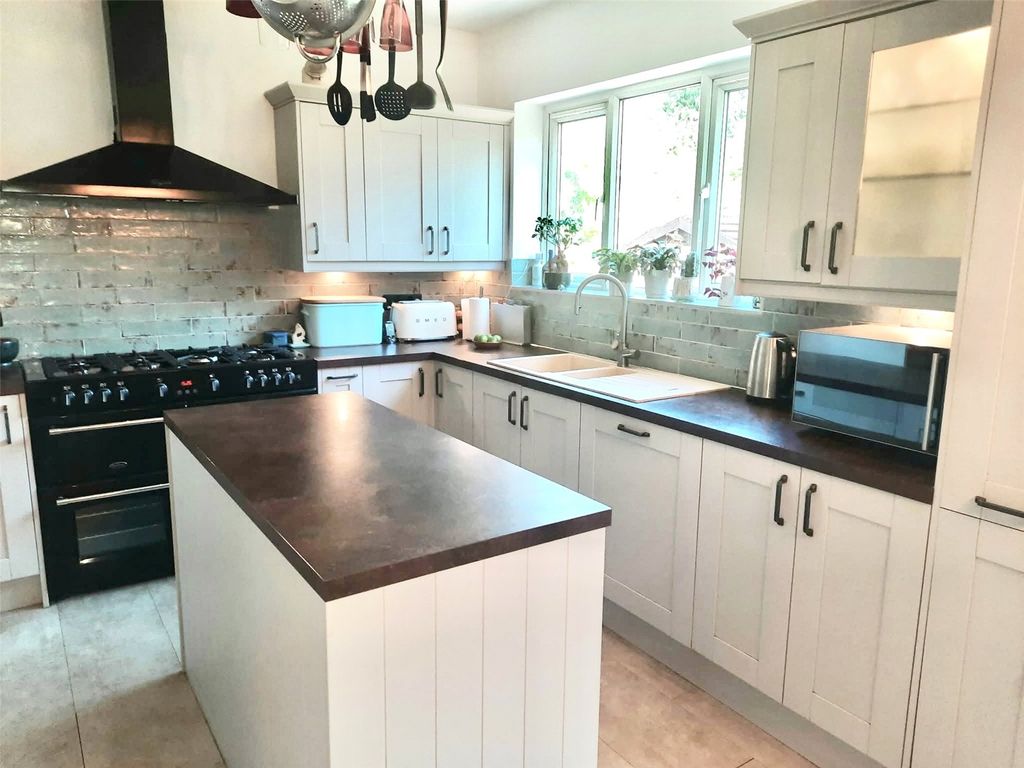 Property photo 3 of 20 Kitchen