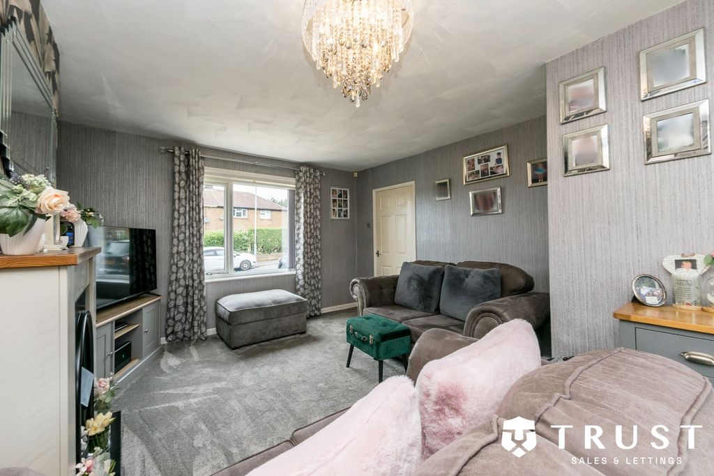 Property photo 2 of 34