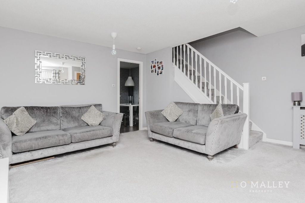 Property photo 2 of 15 Lounge