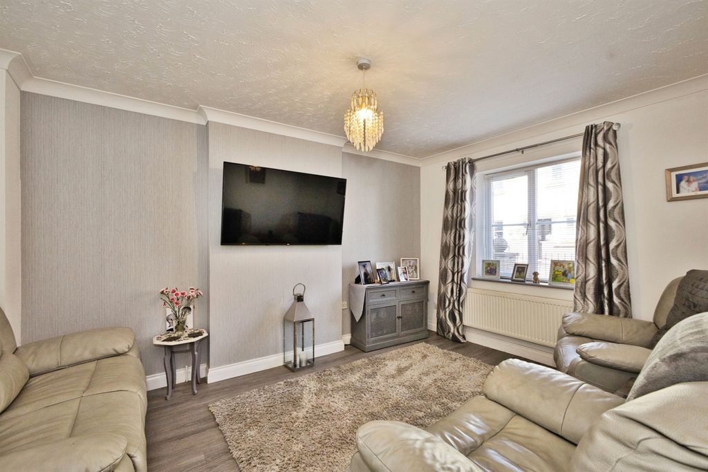 Property photo 2 of 21