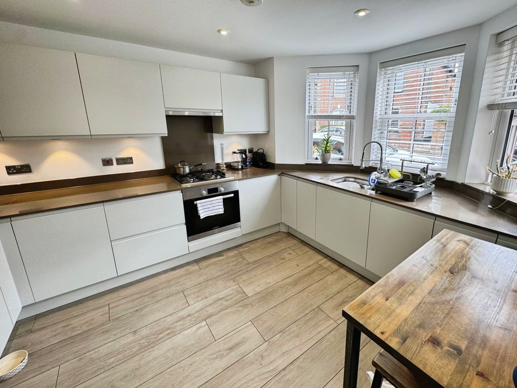 Property photo 3 of 12 2E488c66-Img_5639