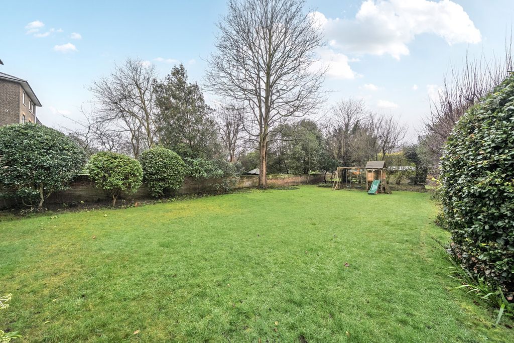 Property photo 3 of 16 Garden