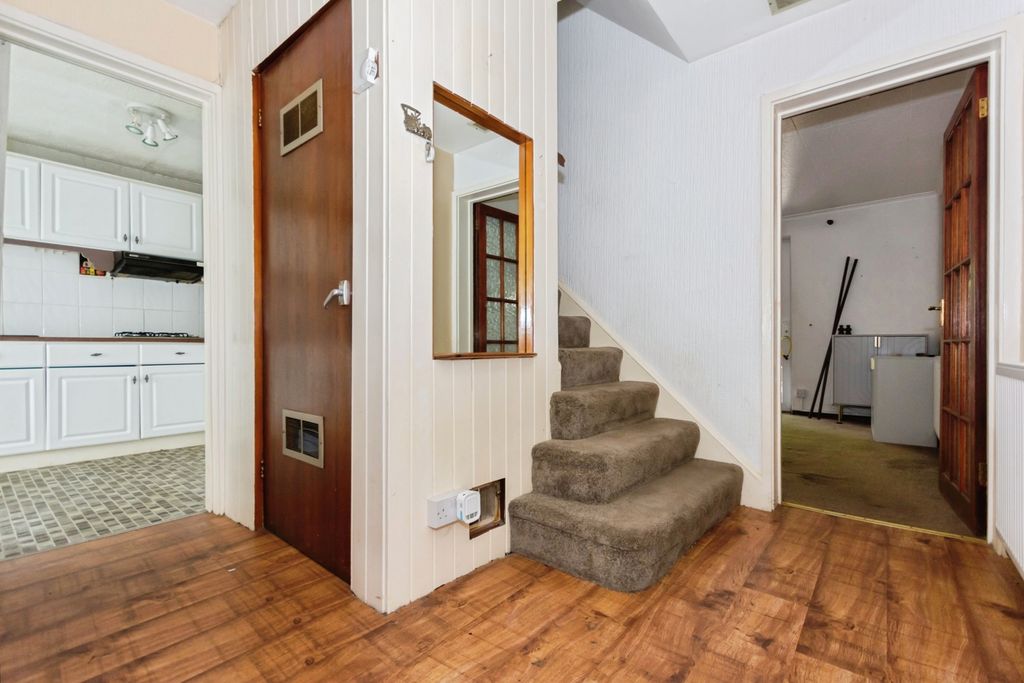 Property photo 2 of 17 Hallway