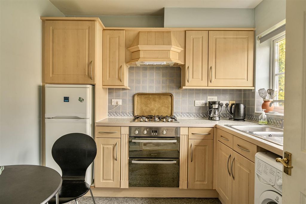 Property photo 2 of 18 Kitchen