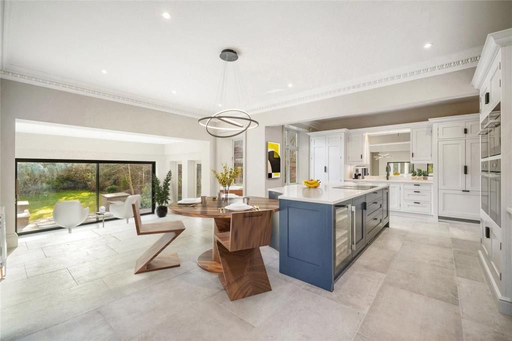 Property photo 1 of 3