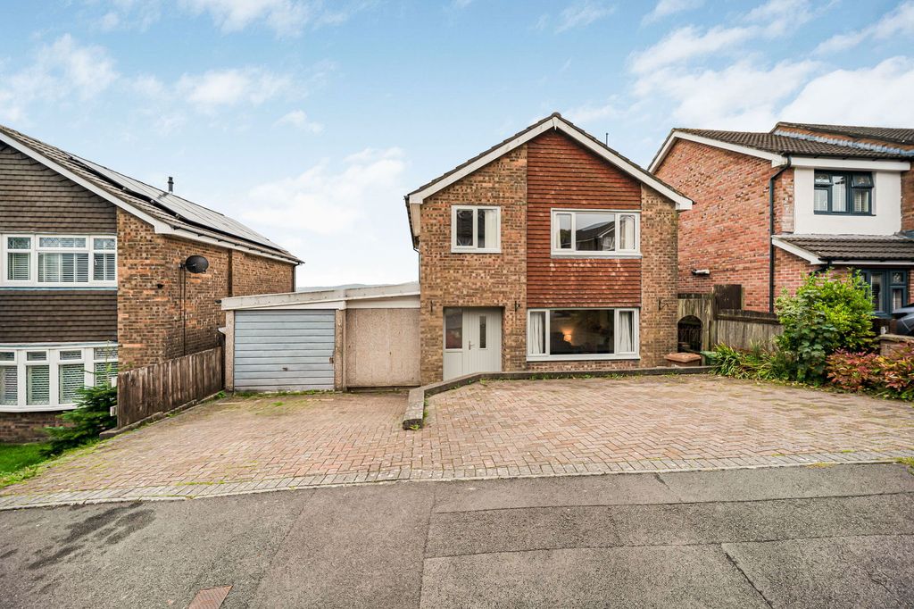 Property photo 2 of 33