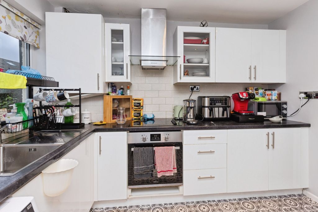 Property photo 3 of 15 Kitchen/Dining Room