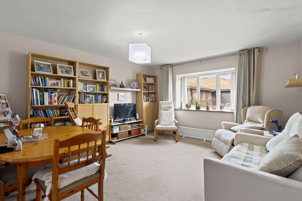 Property photo 3 of 10 Lounge