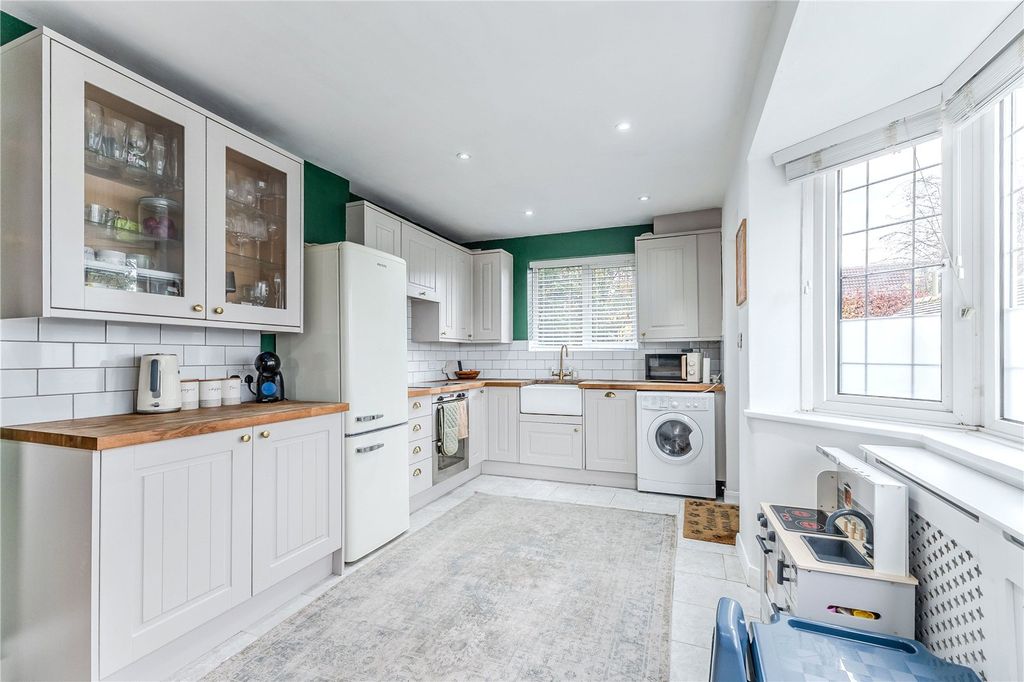 Property photo 3 of 17 Kitchen