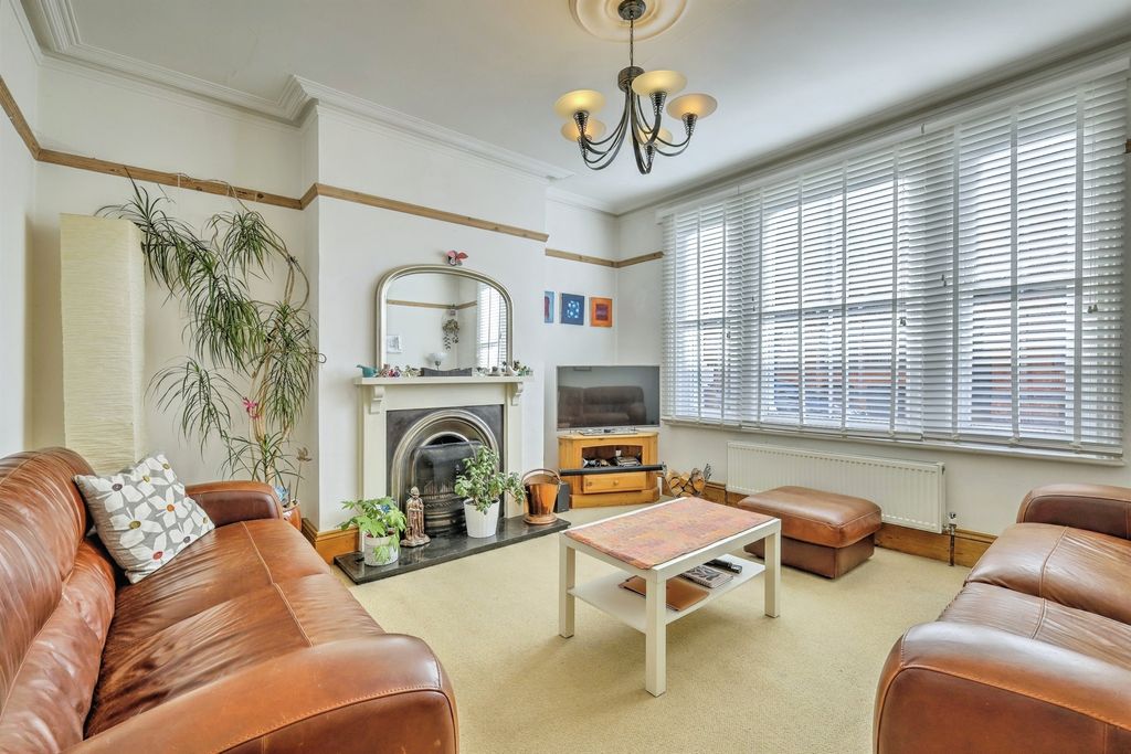 Property photo 2 of 23