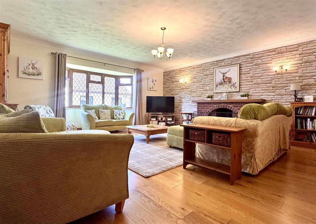 Property photo 2 of 35 Tempimageplhmax.Jpg