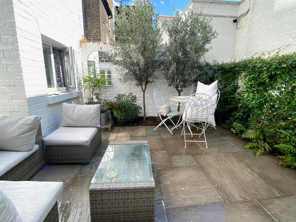 Property photo 1 of 9 Patio Garden, Gunter Grove, Chelsea Eden Harper