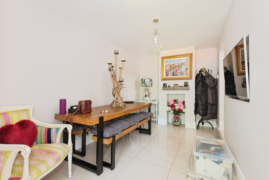 Property photo 3 of 17 Photo