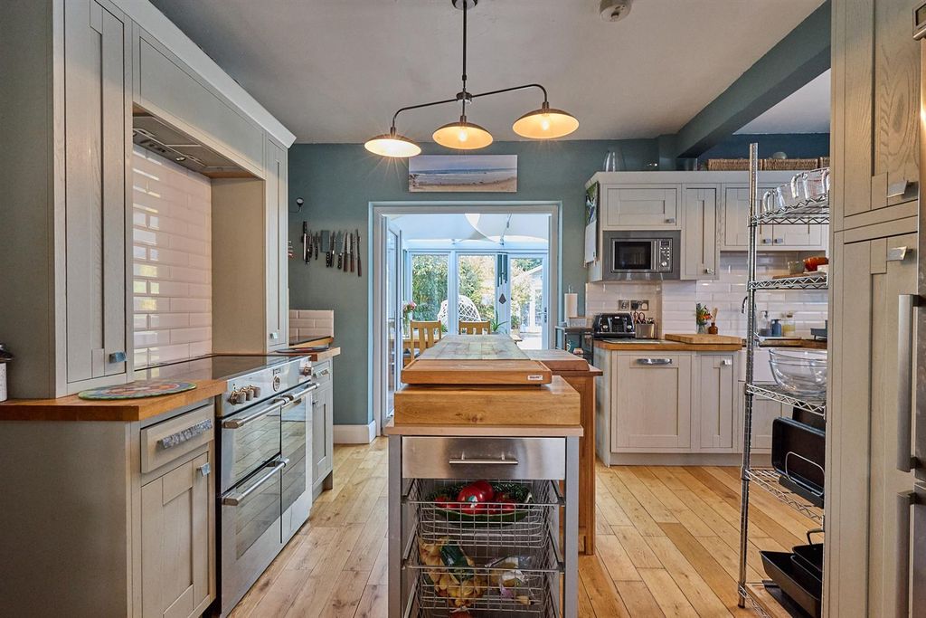 Property photo 3 of 16 James Street Es_7.Jpg