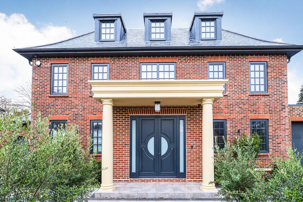 Property photo 3 of 17 Front 2