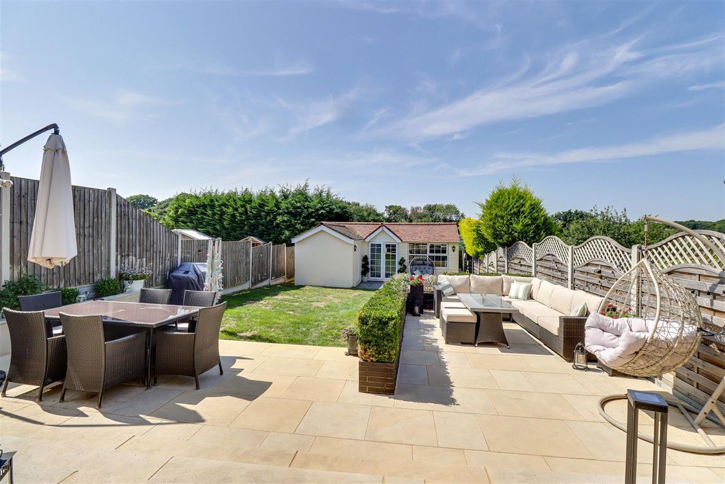 Property photo 2 of 35