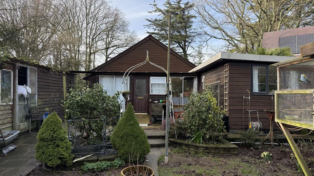 Property photo 2 of 11 Front (Exterior)