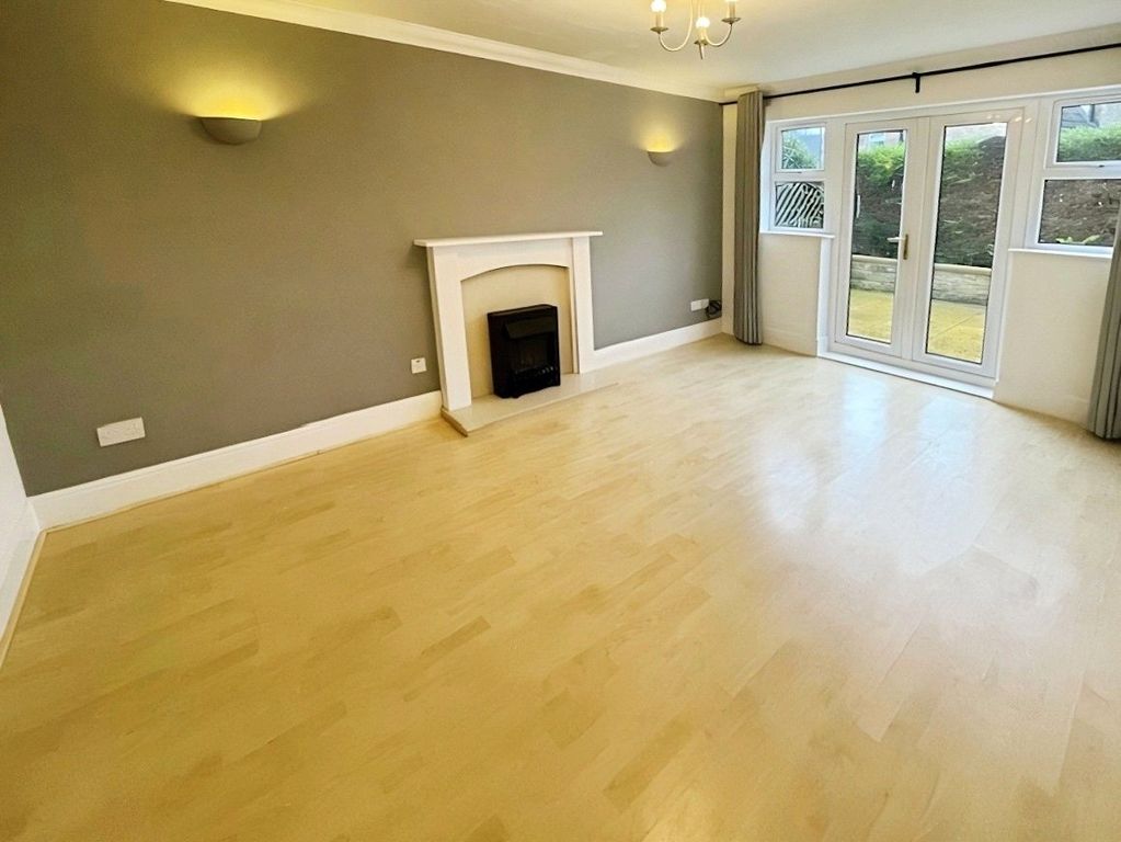 Property photo 3 of 14 Lounge