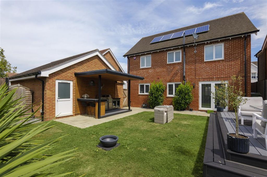 Property photo 2 of 33