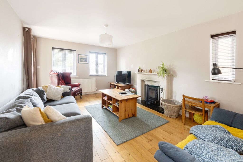 Property photo 3 of 23