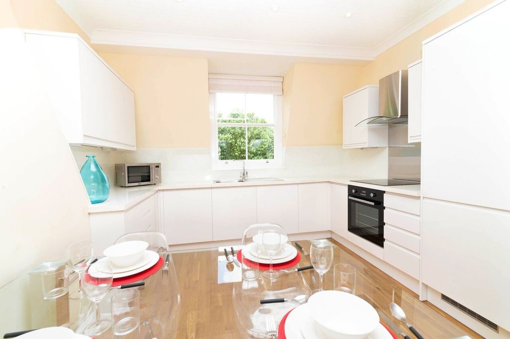 Property photo 3 of 6 F4