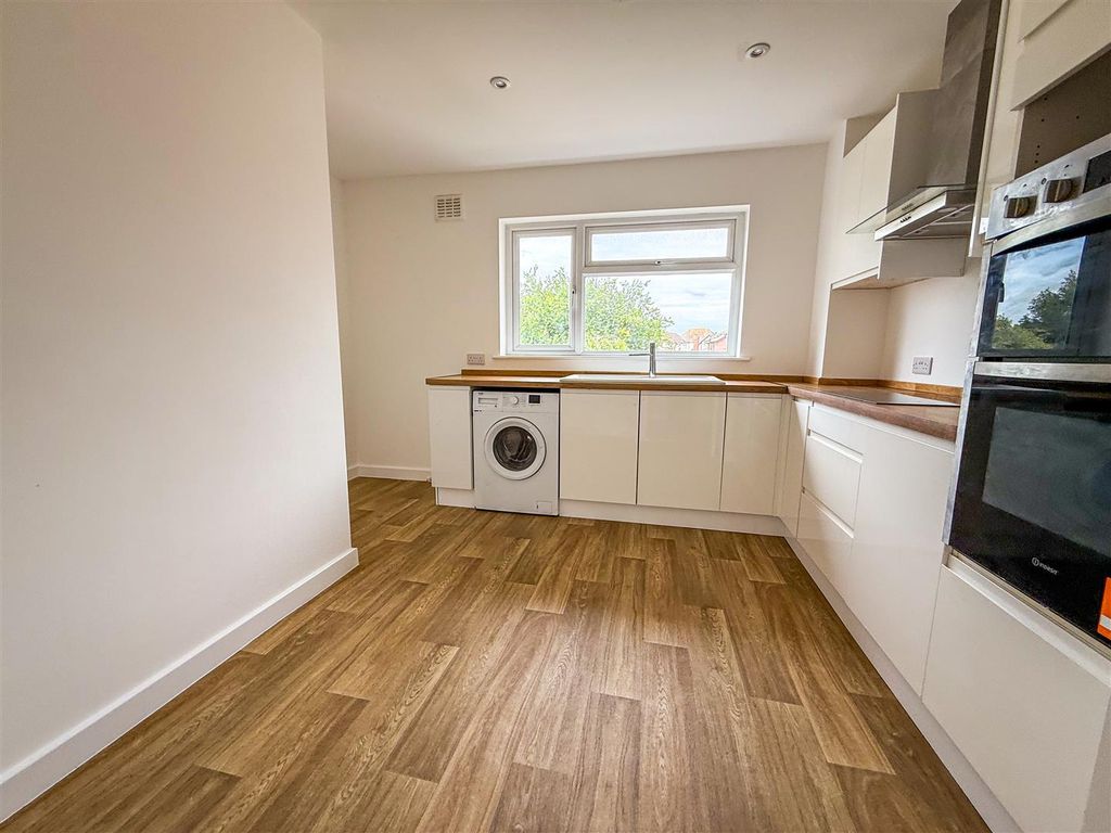 Property photo 3 of 11 Kitchen Diner