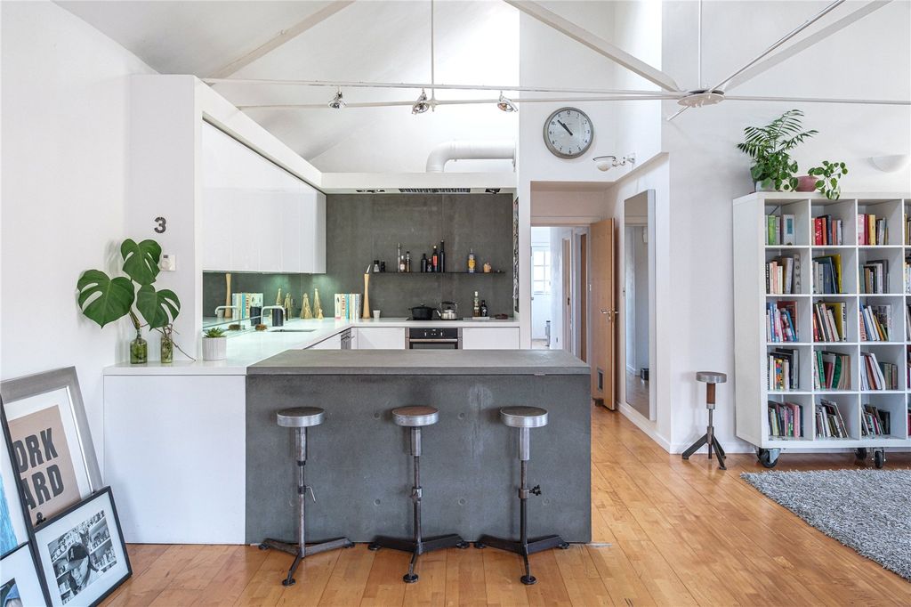 Property photo 3 of 21 Picture No. 17