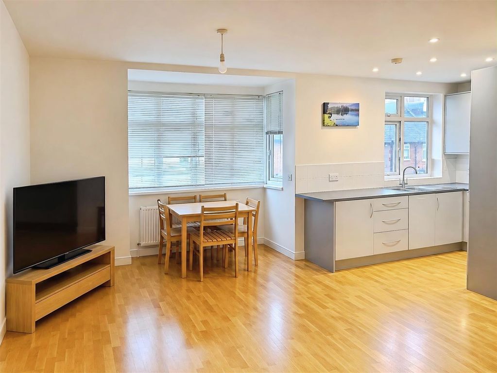 Property photo 2 of 9 4c7728c3-7535421c-Fffe-46B2-B3A5-0768E5c70426 20 2