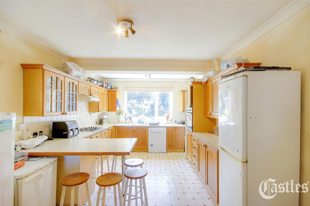 Property photo 3 of 29