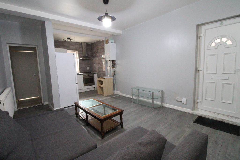 Property photo 2 of 6