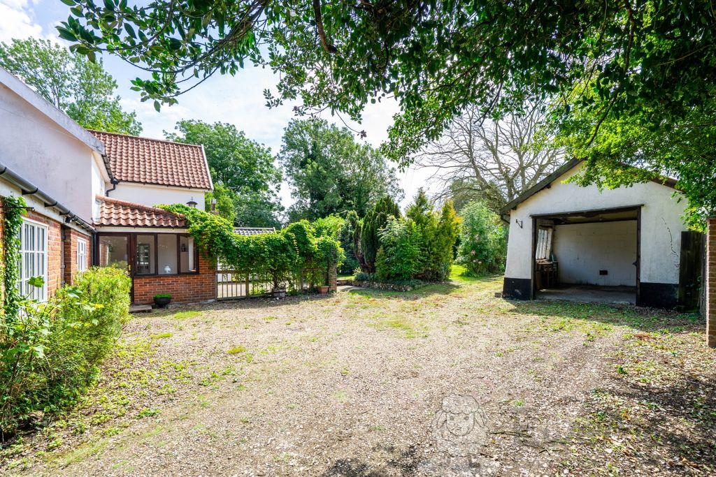 Property photo 2 of 12 Driveway And Outbuildings