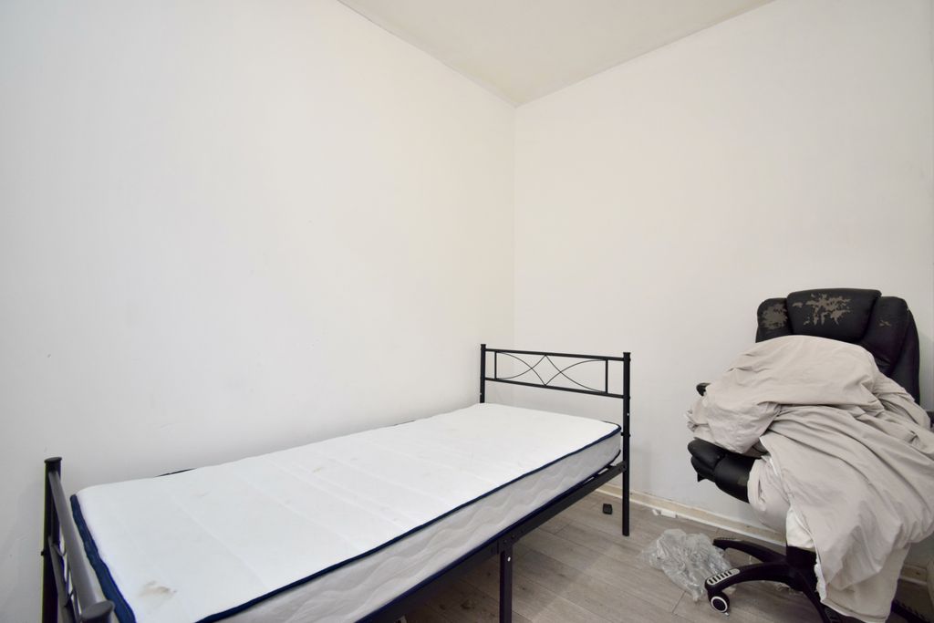 Property photo 2 of 8 Gallery