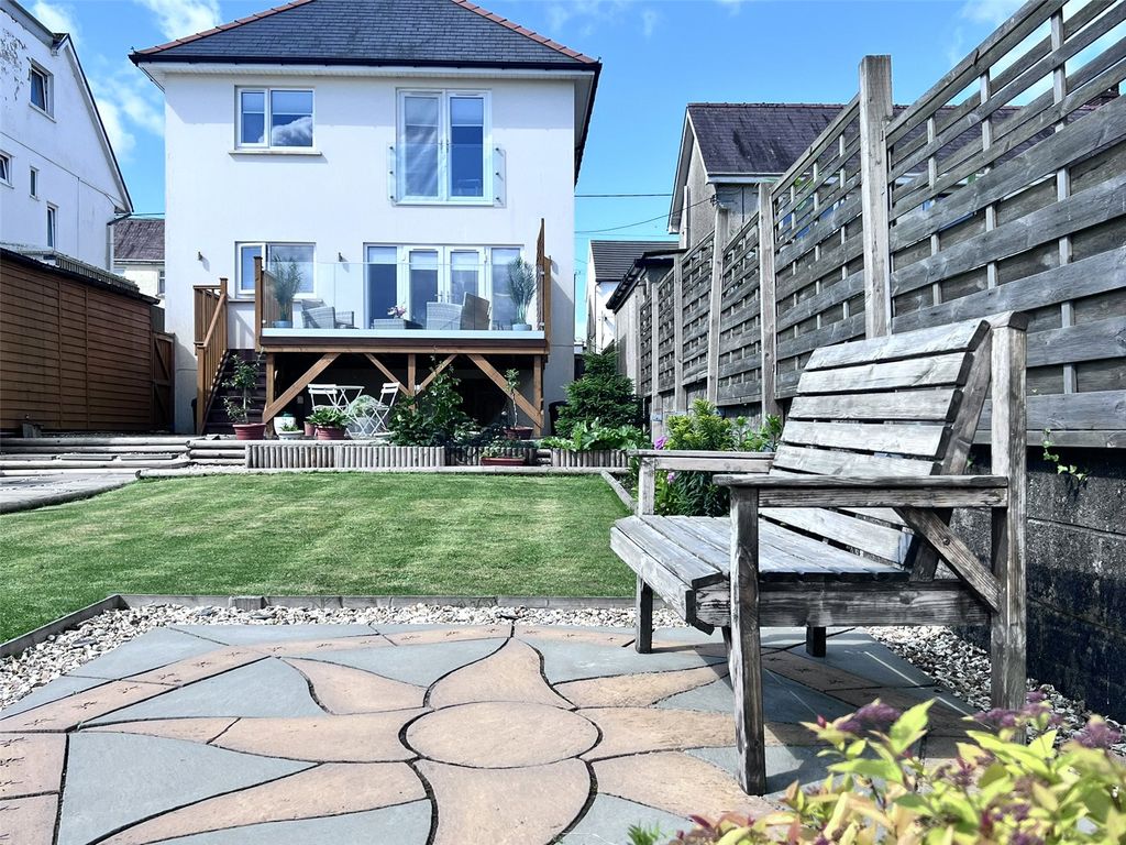 Property photo 2 of 27 Picture No. 36