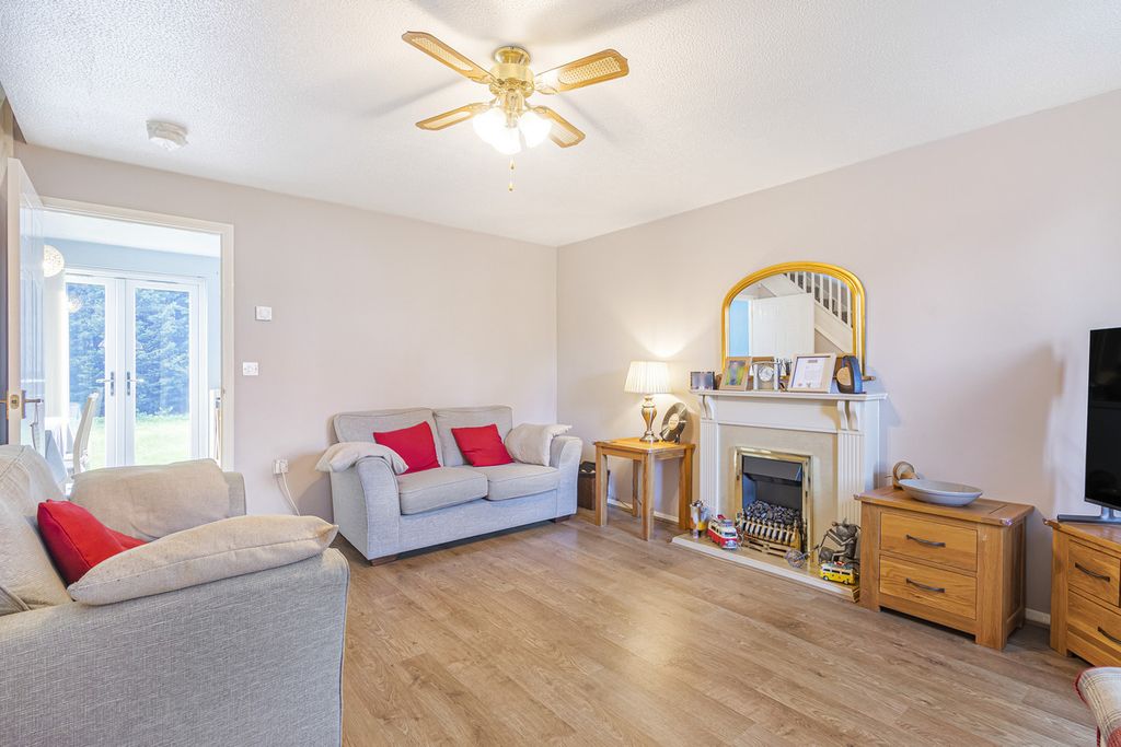 Property photo 2 of 25