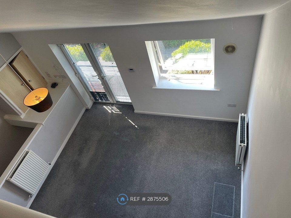 Property photo 2 of 8 Lounge