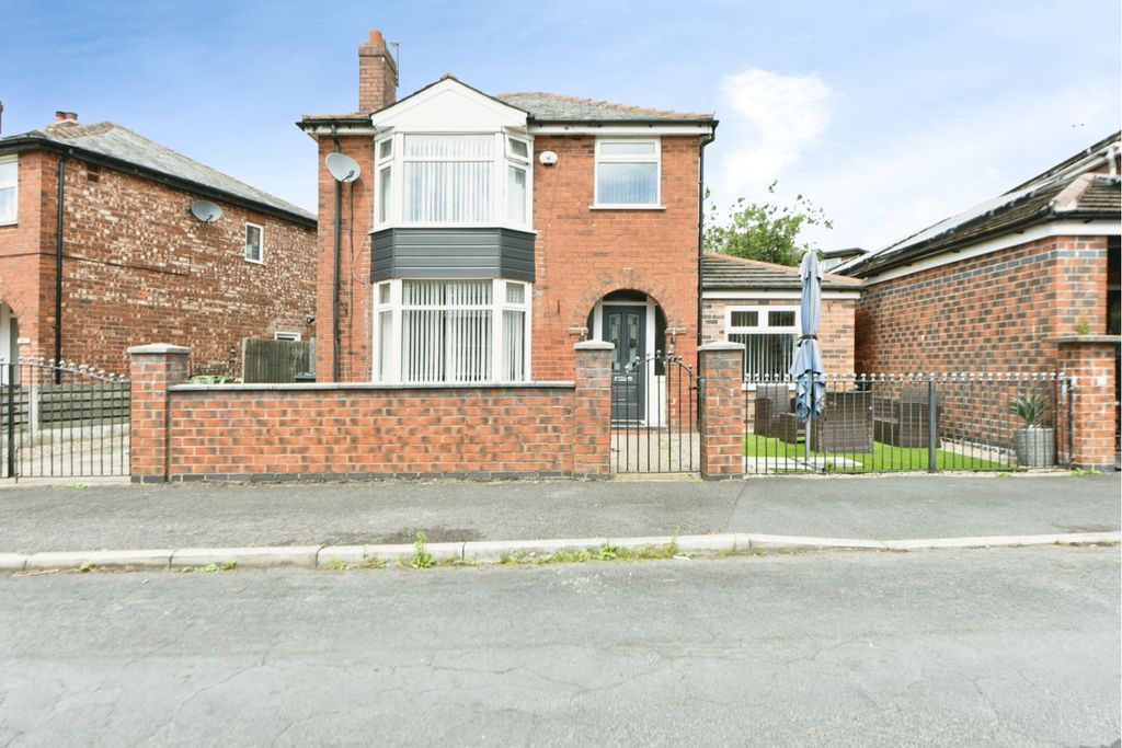 Property photo 2 of 17