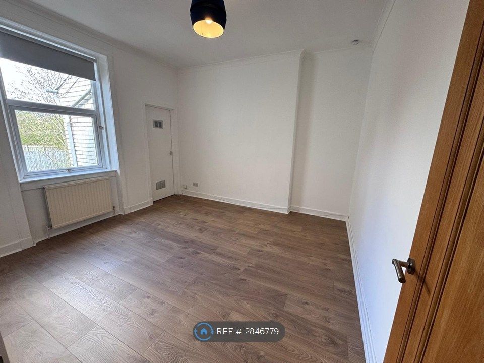 Property photo 3 of 16 Master Bedroom