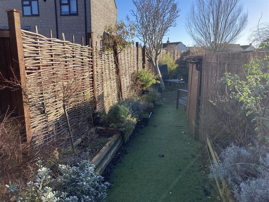 Property photo 2 of 13 Garden