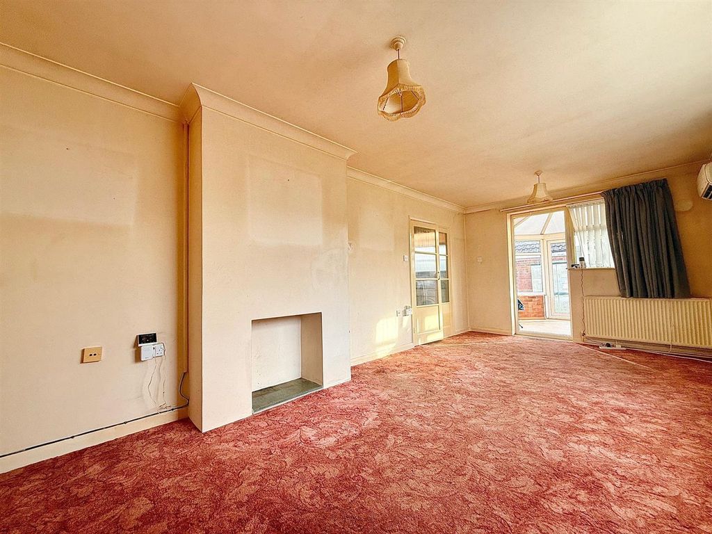 Property photo 2 of 15 Lounge/Dining Room