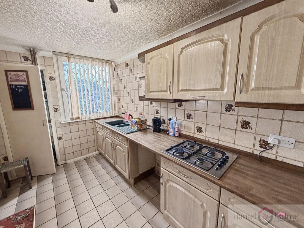 Property photo 3 of 18 Img_0107
