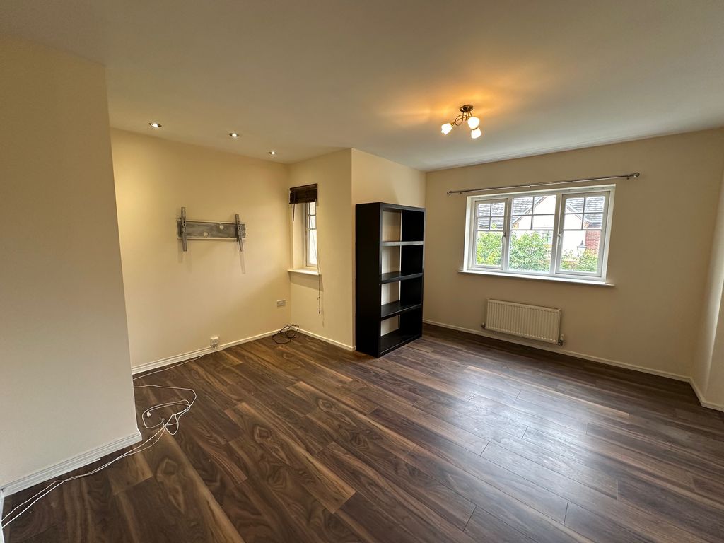 Property photo 3 of 18 Large Lounge
