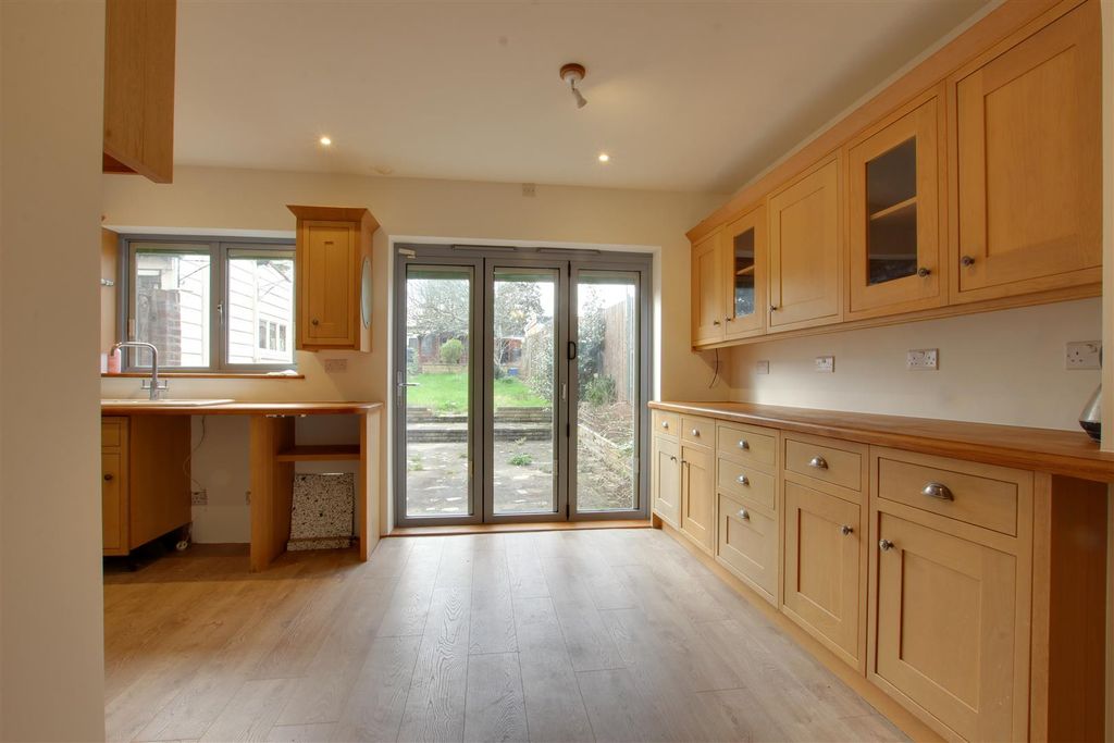 Property photo 3 of 18 Img_0897-Img_0899.Jpg