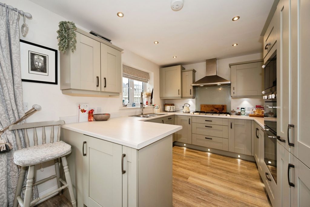 Property photo 3 of 14 Kitchen/Dining Room