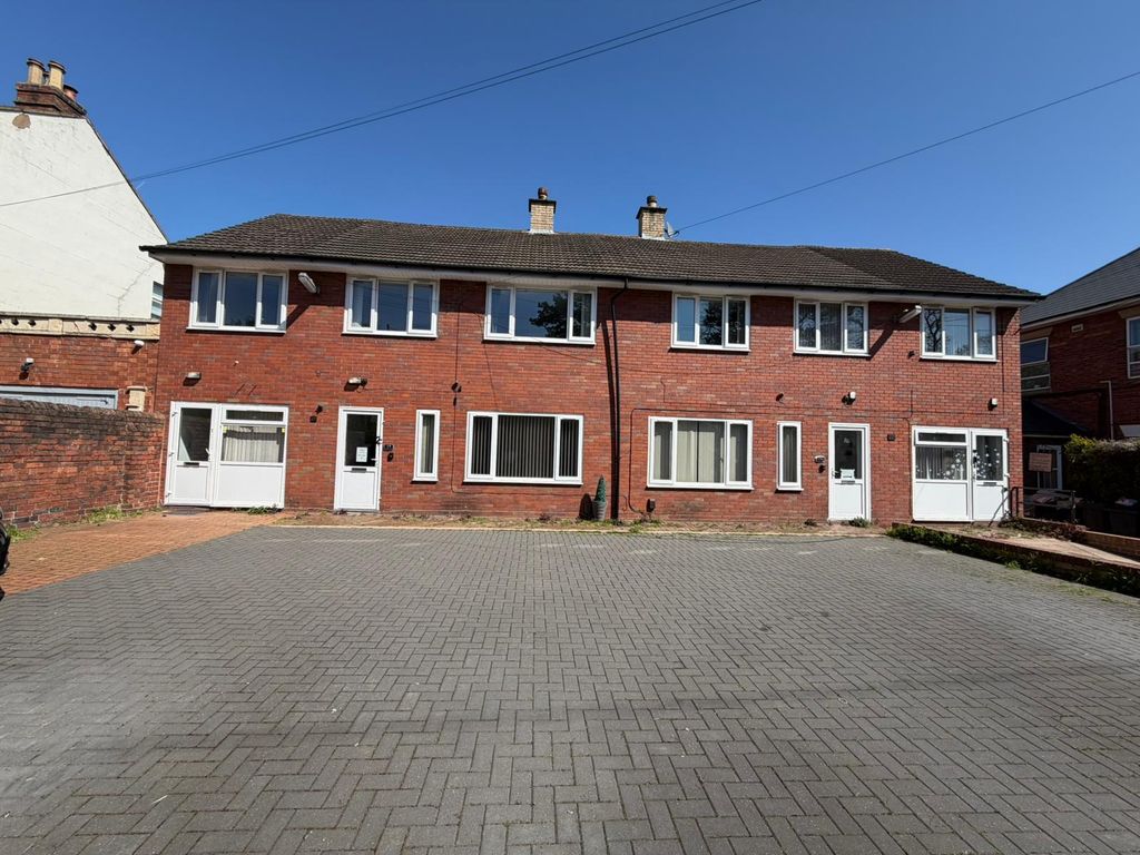 Property photo 1 of 43 8 Self Contained Flats To Let - Available Now For A Company Let
