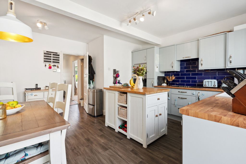 Property photo 2 of 26