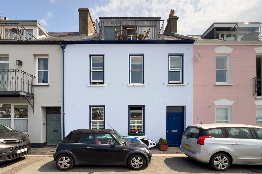 Property photo 1 of 36