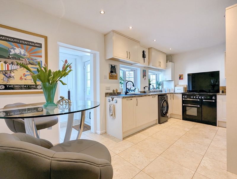 Property photo 3 of 17 Photo 10