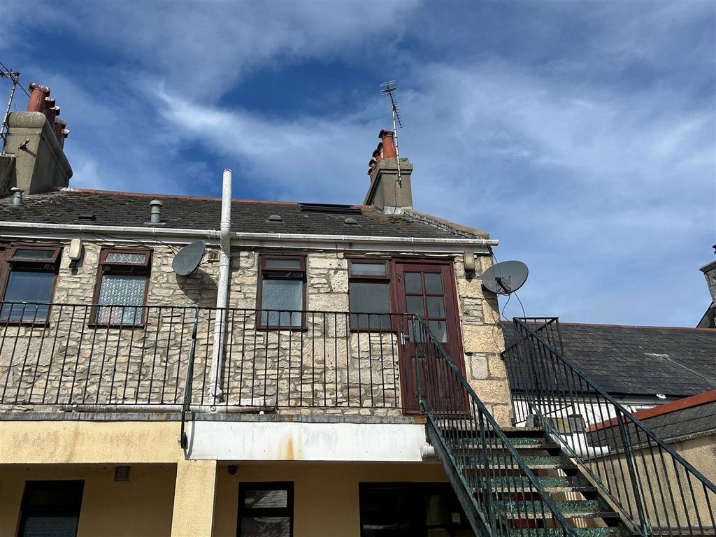 Property photo 1 of 6 26B Easton Front.Jpg