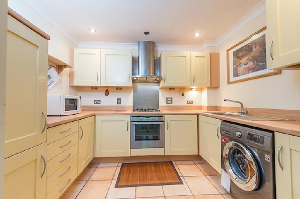 Property photo 1 of 7 Kitchen